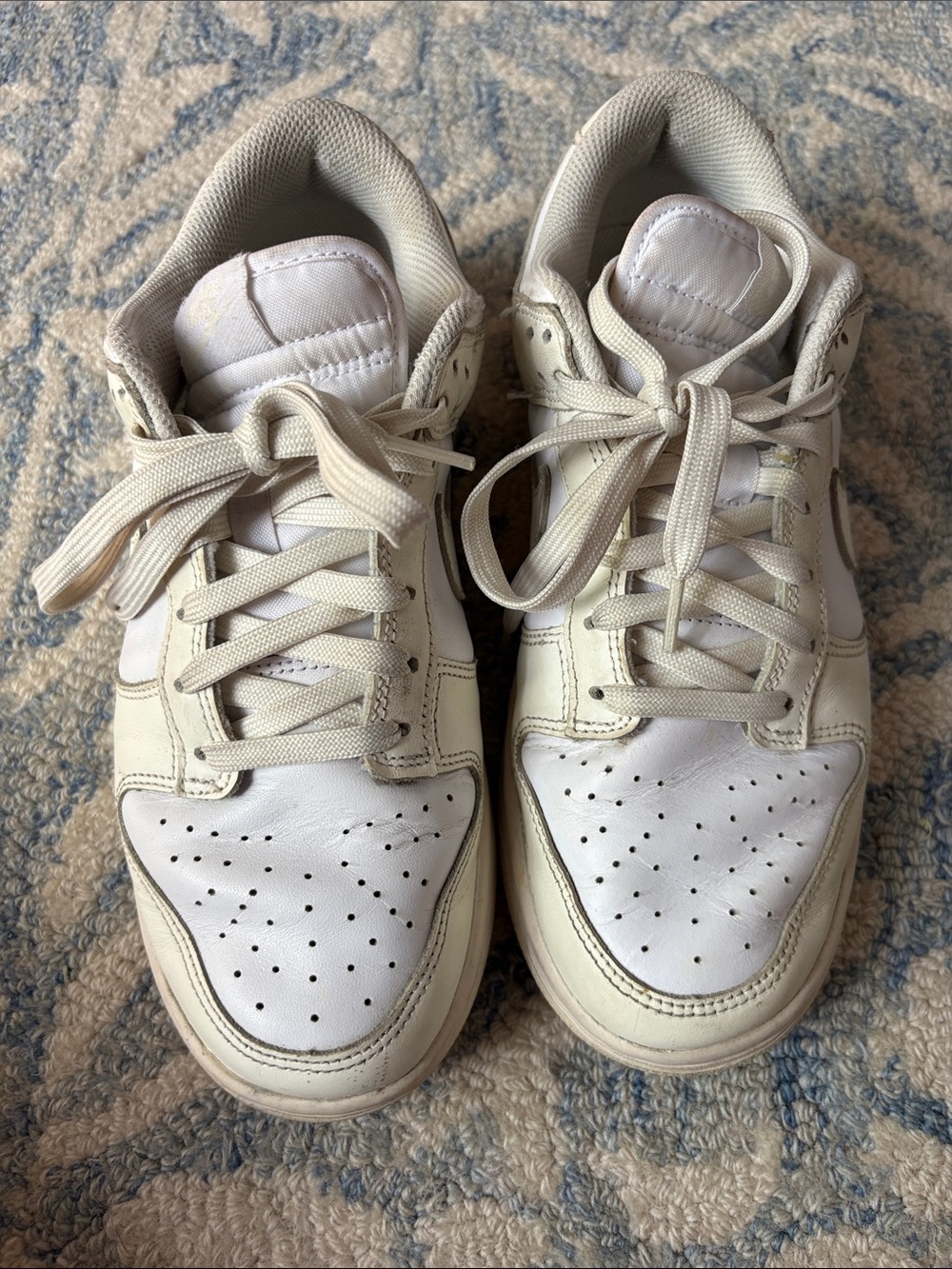 Women’s Nike low top dunks - size 8.5